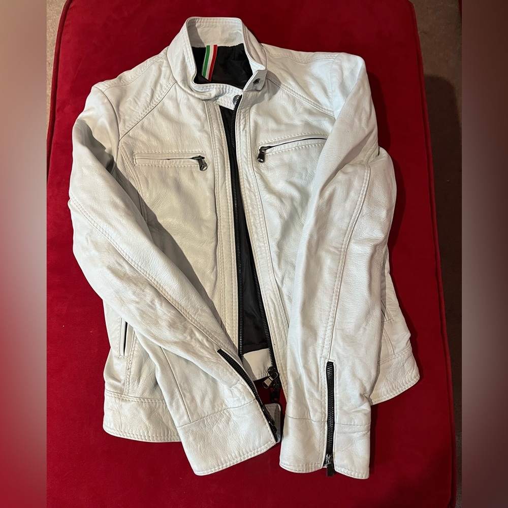 White Pelle leather motorcycle jacket size 40 which I believe would be a small